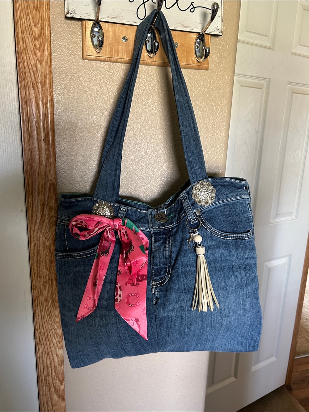 UPCYCLED Denim Tote "The Rodeo Jeans" - Picture 3 of 5